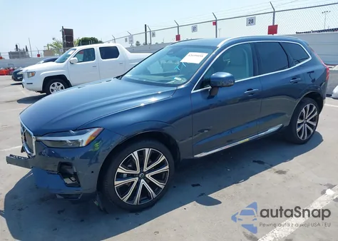 2023 Volvo Xc60 B5 Ultimate Bright Theme z USA, uszkodzony, nr VIN YV4L12DA8P1226720